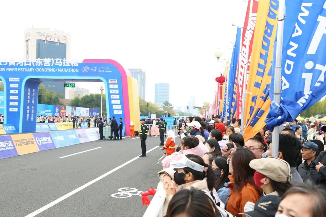 更是一份东, 秋日晨光中 更是一份东, 秋日晨光中