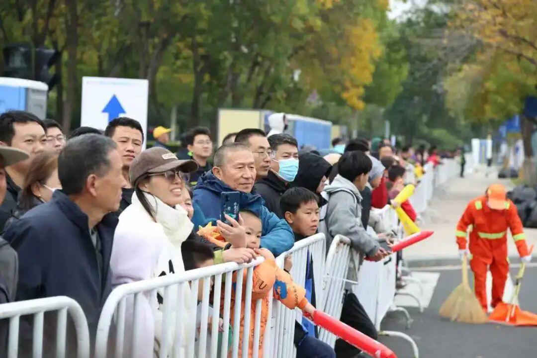 生在场边对, msn, 沿途秩序井 生在场边对, msn, 沿途秩序井